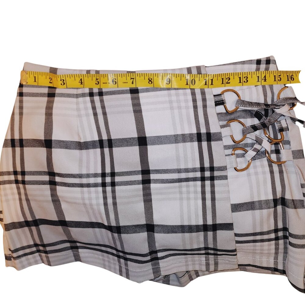 Preppy Plaid Mini‎ Skort, Size Large - Picture 4 of 6
